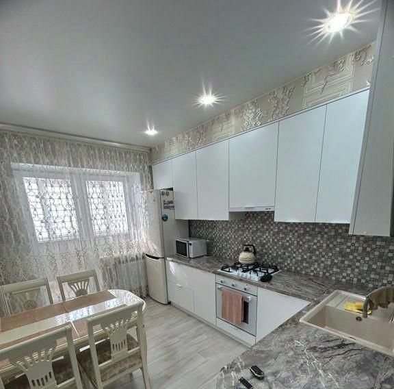 квартира р-н Ейский г Ейск ул Свободы 38/2 фото 1