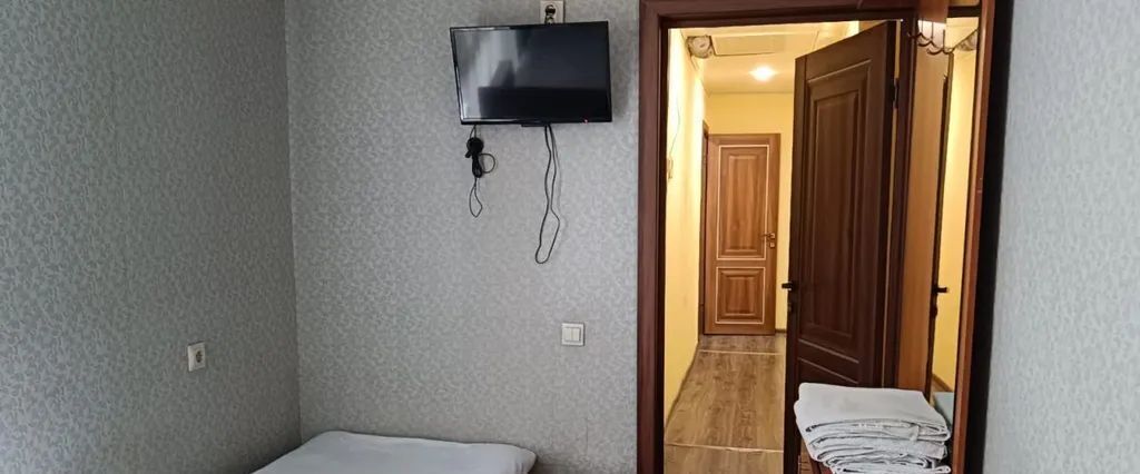 комната Иловлинское городское поселение, Р-22 Каспий, 889-й км фото 1