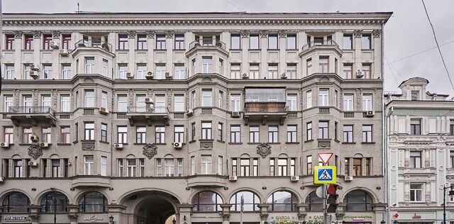 метро Театральная дом 17с/2 муниципальный округ Тверской фото