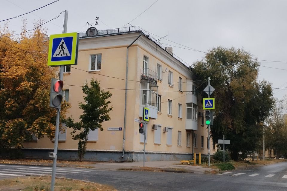 квартира г Тольятти р-н Центральный Тольятти городской округ, Ленинградская, 6 / Гидростроевская, 16 фото 1