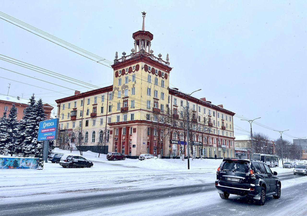 квартира г Прокопьевск р-н Центральный пр-кт Шахтеров 37 Кемеровская обл. - Кузбасс фото 1