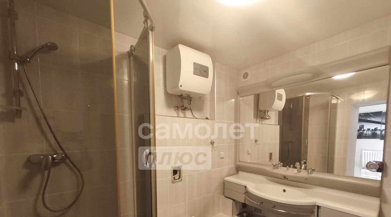 квартира г Нижний Новгород Горьковская ул Родионова 180к/1 фото 6