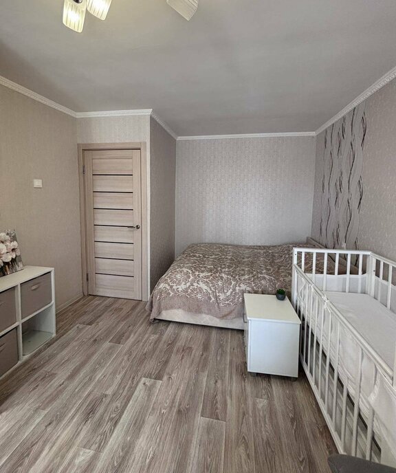 квартира г Тольятти р-н Автозаводский 13 квартал ул Свердлова 1 фото 4