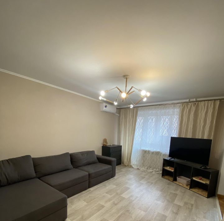 квартира г Тольятти р-н Автозаводский ул Юбилейная 87 фото 2