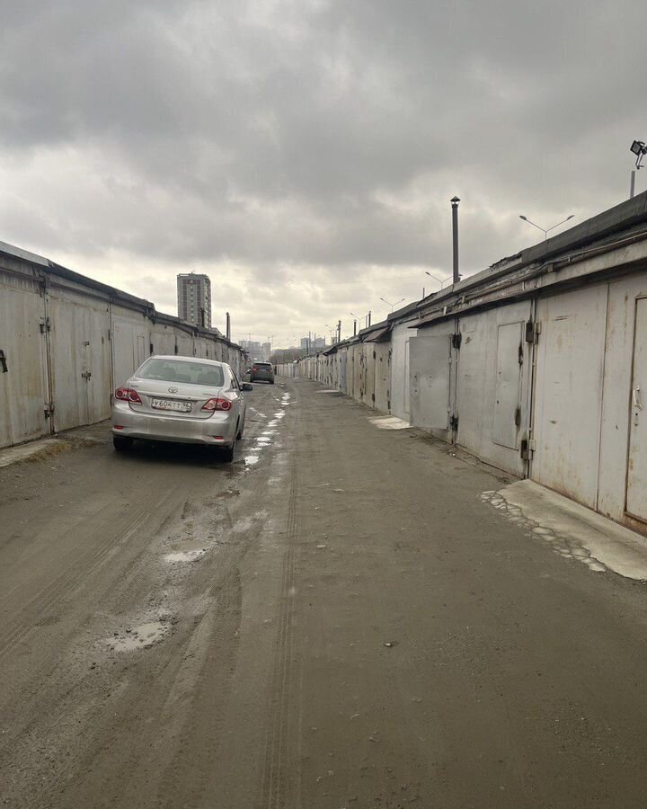 гараж г Екатеринбург р-н Верх-Исетский Чкаловская ул Серафимы Дерябиной 39 фото 2