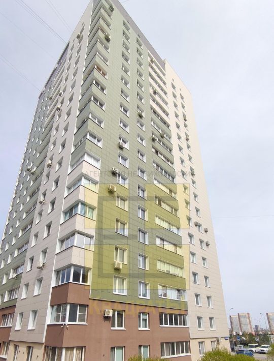 квартира г Омск р-н Кировский б-р М.М.Кузьмина 23 фото 1