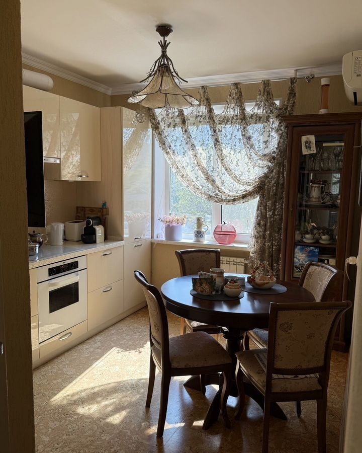 квартира г Тольятти р-н Автозаводский 15-й квартал б-р Космонавтов 14 фото 1