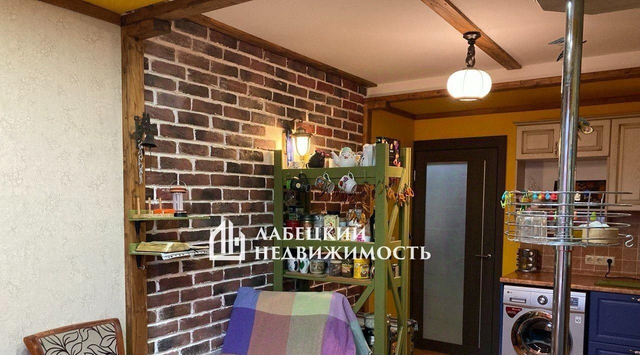 квартира г Саратов р-н Волжский ул им Исаева Н.В. 9 фото 8