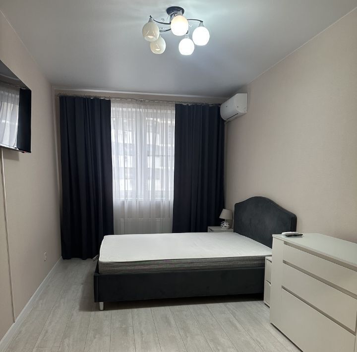 квартира г Краснодар р-н Прикубанский б-р им. Адмирала Пустошкина 11/2 фото 1