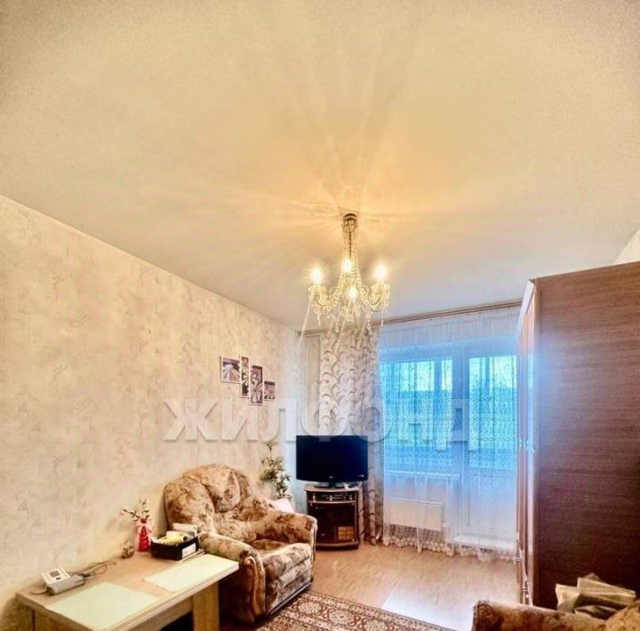 квартира г Тольятти р-н Автозаводский ул Дзержинского 38 фото 1