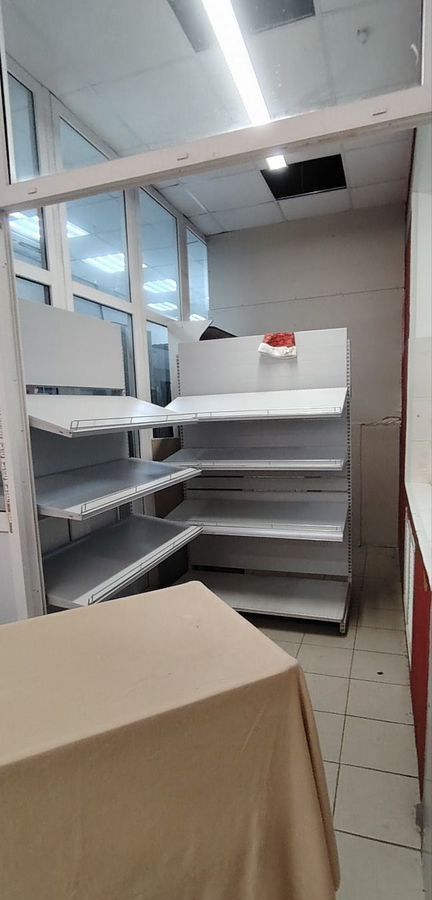торговое помещение г Мурманск р-н Ленинский ул Адмирала флота Лобова 49/17 фото 2
