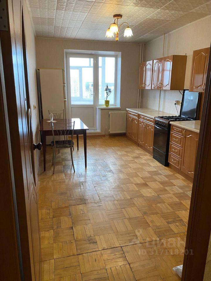 квартира г Екатеринбург р-н Орджоникидзевский пр-кт Космонавтов 95б фото 1