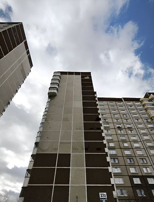квартира г Екатеринбург р-н Кировский ул 40-летия Комсомола 32а фото 2