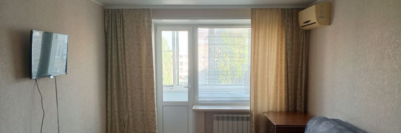 квартира г Саратов р-н Октябрьский ул им Симбирцева В.Н. 26/30 фото 1