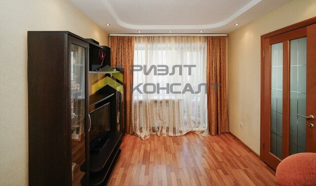 Городок Нефтяников ул Андрианова 18 фото