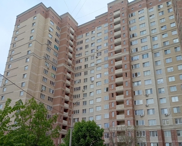 п Кузнечики м-н, улица Генерала Варенникова, 2 фото