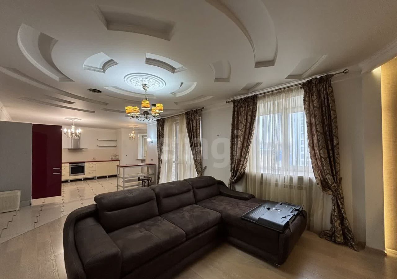 квартира г Тюмень р-н Центральный ул 50 лет Октября 1а фото 1