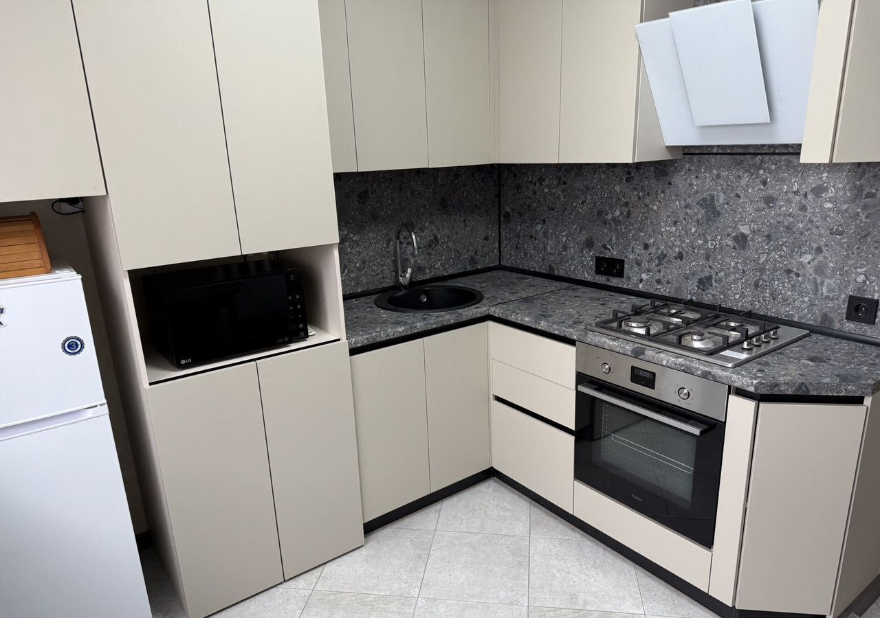 квартира р-н Кореновский г Кореновск ул Таманская 3к/2 Кореновское городское поселение фото 2