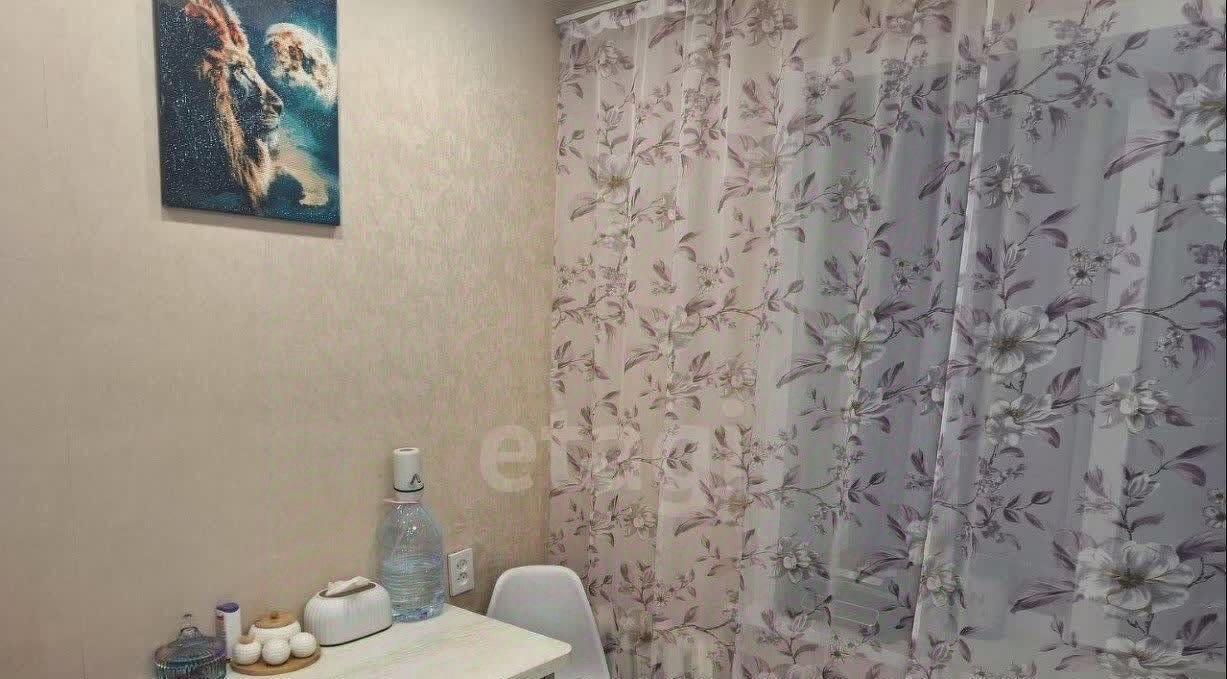 квартира г Саратов р-н Фрунзенский ул им Емлютина Д.В. 44б фото 4