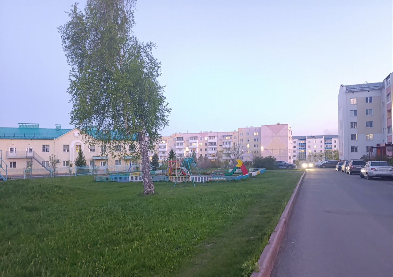 комната г Березовский б-р Молодежный 12 Кемеровская обл. — Кузбасс, 4-й мкр-н фото 1