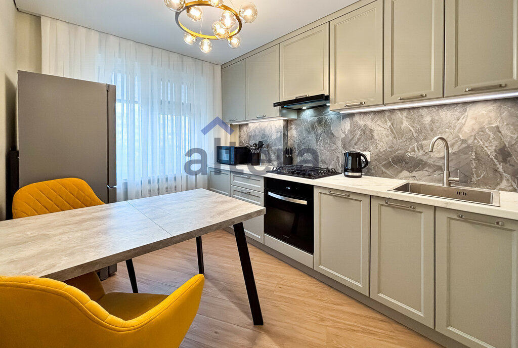 квартира г Казань р-н Ново-Савиновский Яшьлек пр-кт Ямашева 100 фото 1