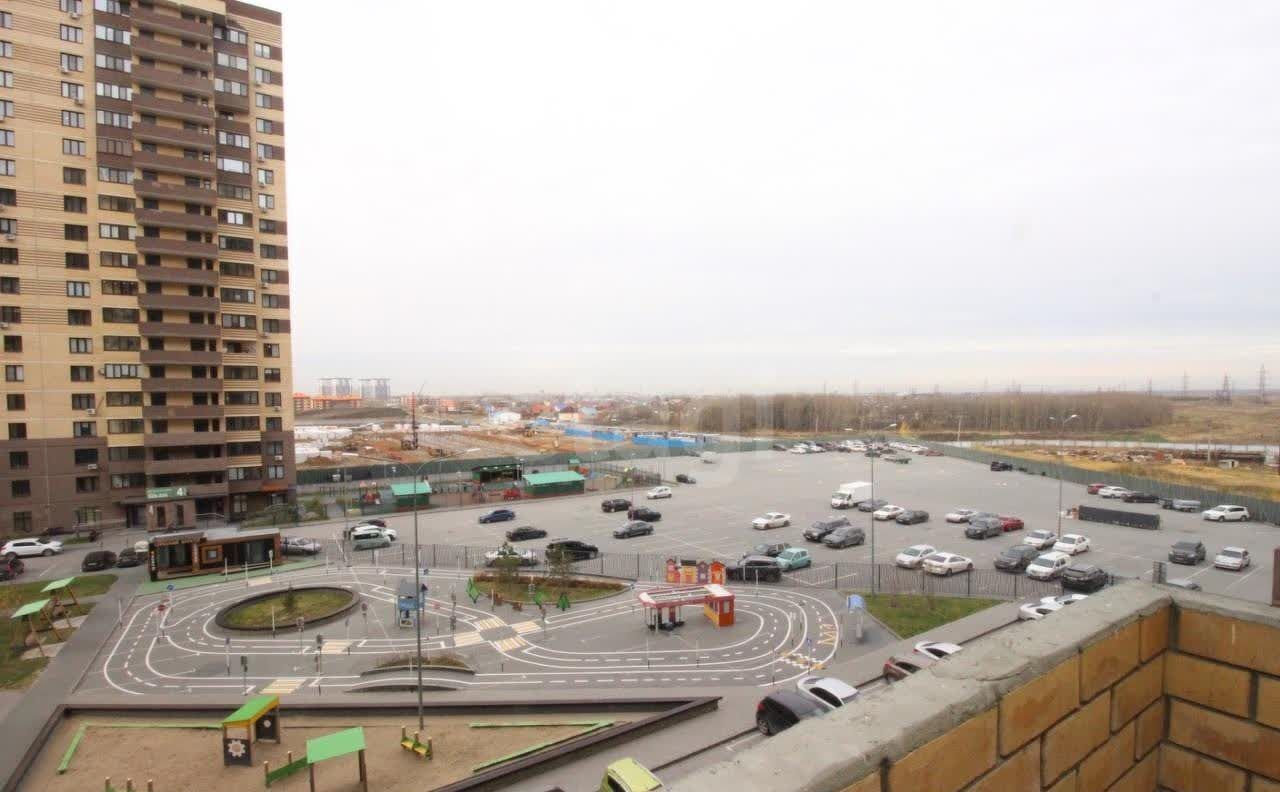 квартира г Тюмень р-н Ленинский ул Тимофея Чаркова 81к/2 фото 31