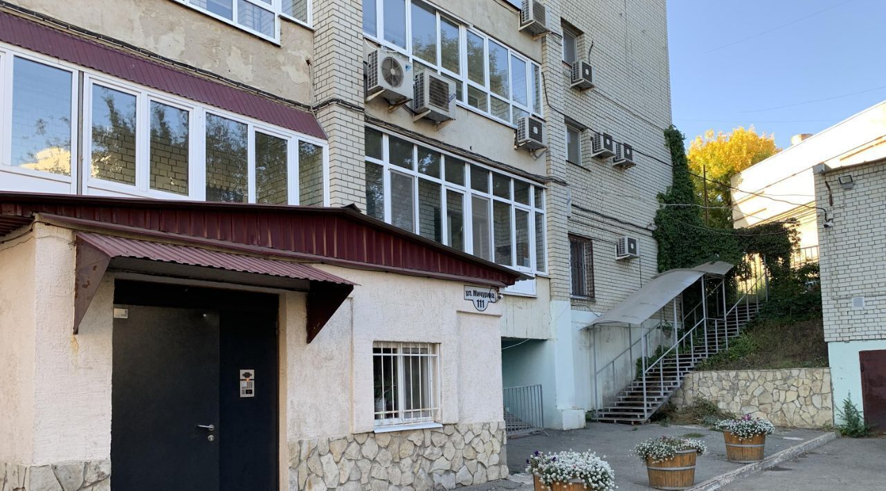 квартира г Саратов р-н Волжский ул им Мичурина И.В. 111 фото 1