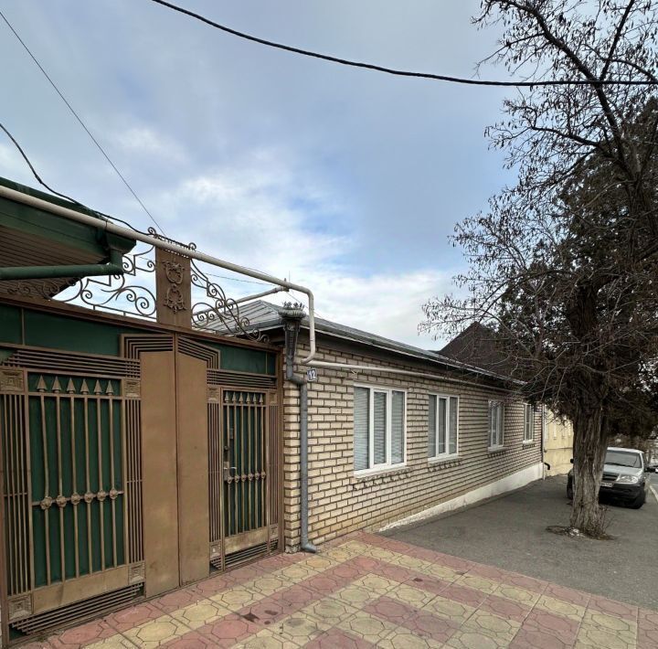 дом г Махачкала р-н Кировский ул Левина 12 фото 1