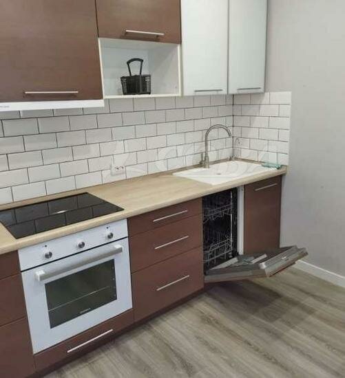 квартира г Тюмень ул Федюнинского 56к/1 фото 1