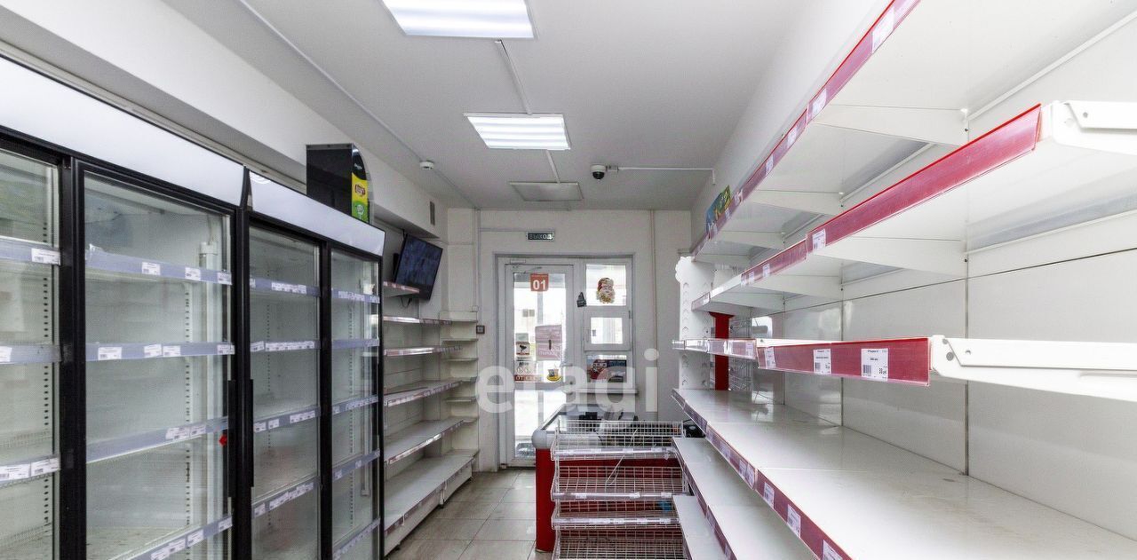 торговое помещение г Сургут ул Ивана Захарова 12/1 30А фото 1
