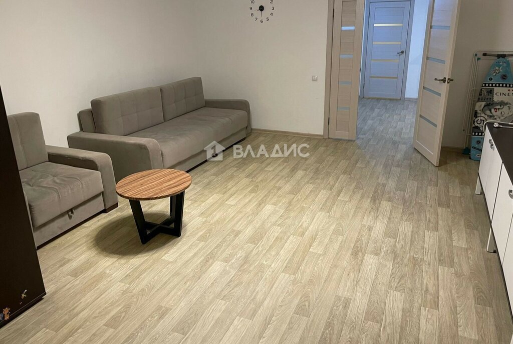 квартира г Тобольск мкр 7а 27а фото 2