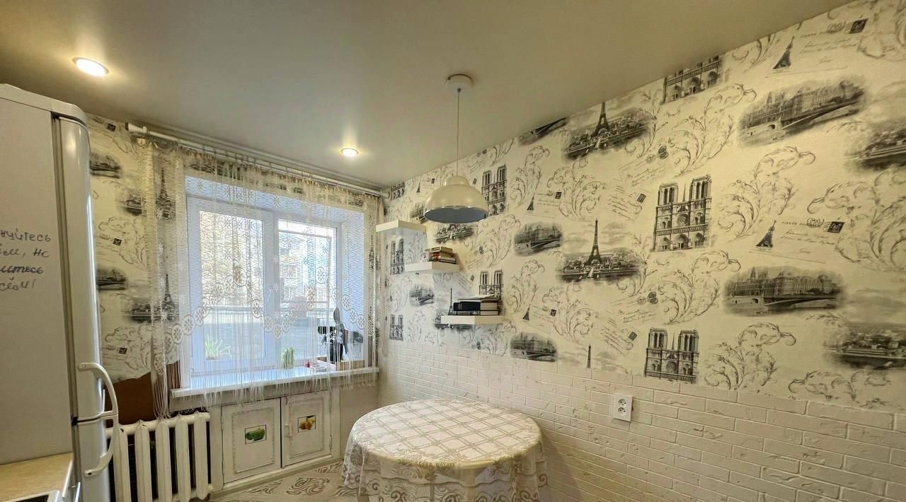 квартира г Киров р-н Первомайский ул Ленина 15 фото 2