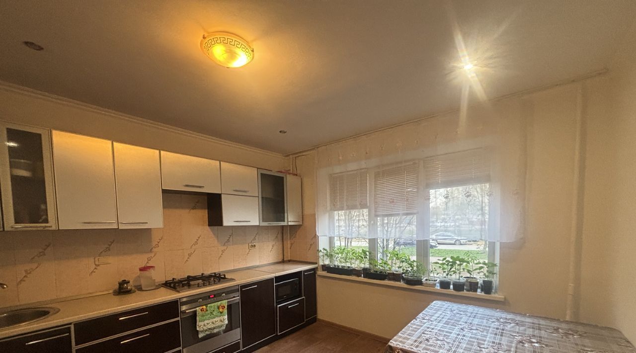 квартира р-н Нижнекамский г Нижнекамск ул Чишмале 6/1 фото 3