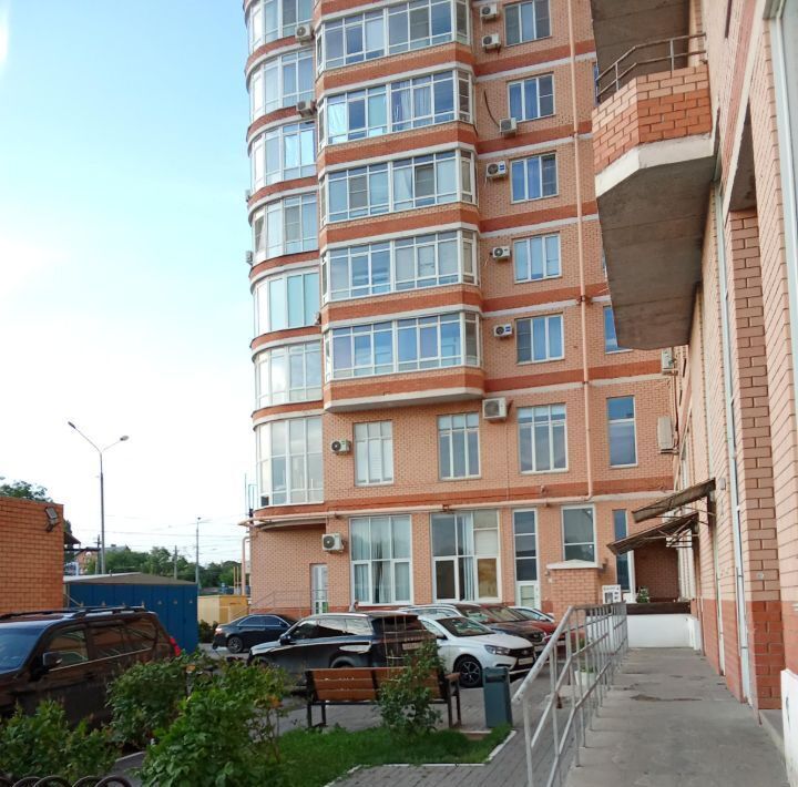 квартира г Волгоград р-н Дзержинский пр-кт Маршала Жукова 5 фото 2