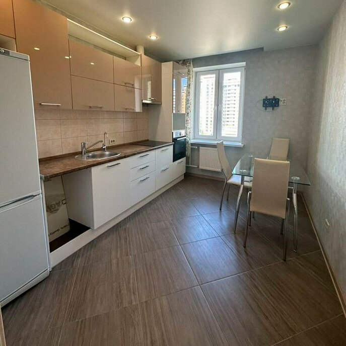 квартира г Киров улица Героя Николая Рожнева, 8 фото 2