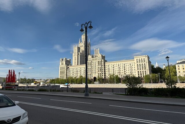 метро Новокузнецкая наб Космодамианская 4/22а фото